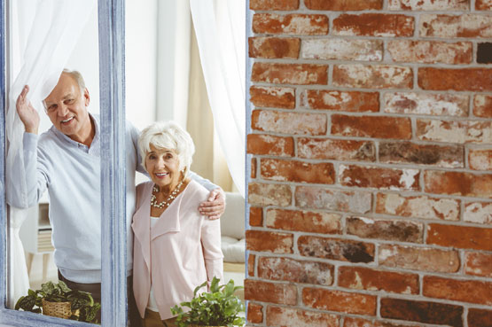 Après le décès du conjoint, rester chez soi est un droit